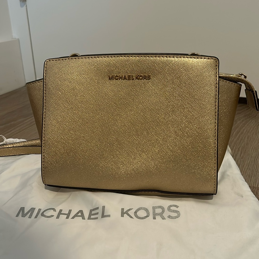 Michael Kors Selma Medium Metallic Crossbody Pale Gold